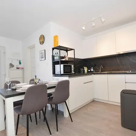 Tranquil And Bright With Loggia Apartment *