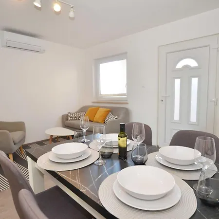 Apartment Tranquil And Bright With Loggia *