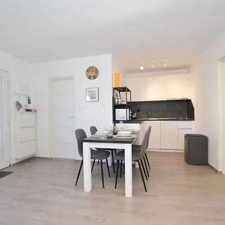 Tranquil And Bright With Loggia Apartment *