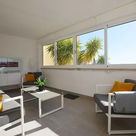 Tranquil And Bright With Loggia * Ρόβινι