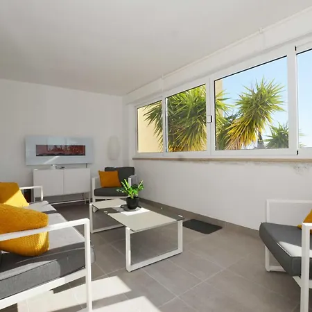 Tranquil And Bright With Loggia Διαμέρισμα Ρόβινι